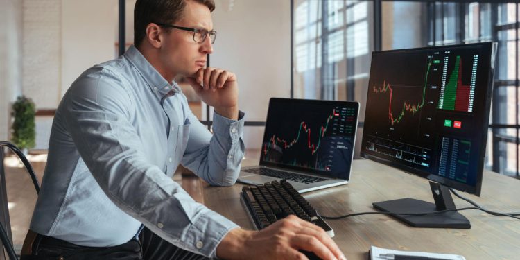 Cardano extends weekly losses beyond 30% despite community activity surge