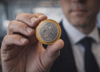 Mixed market signals leave XLM at key technical levels