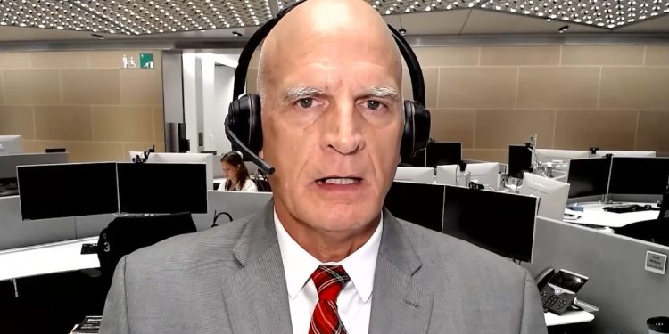 Bloomberg Analyst Warns Crypto Faces a Lose-Lose Scenario